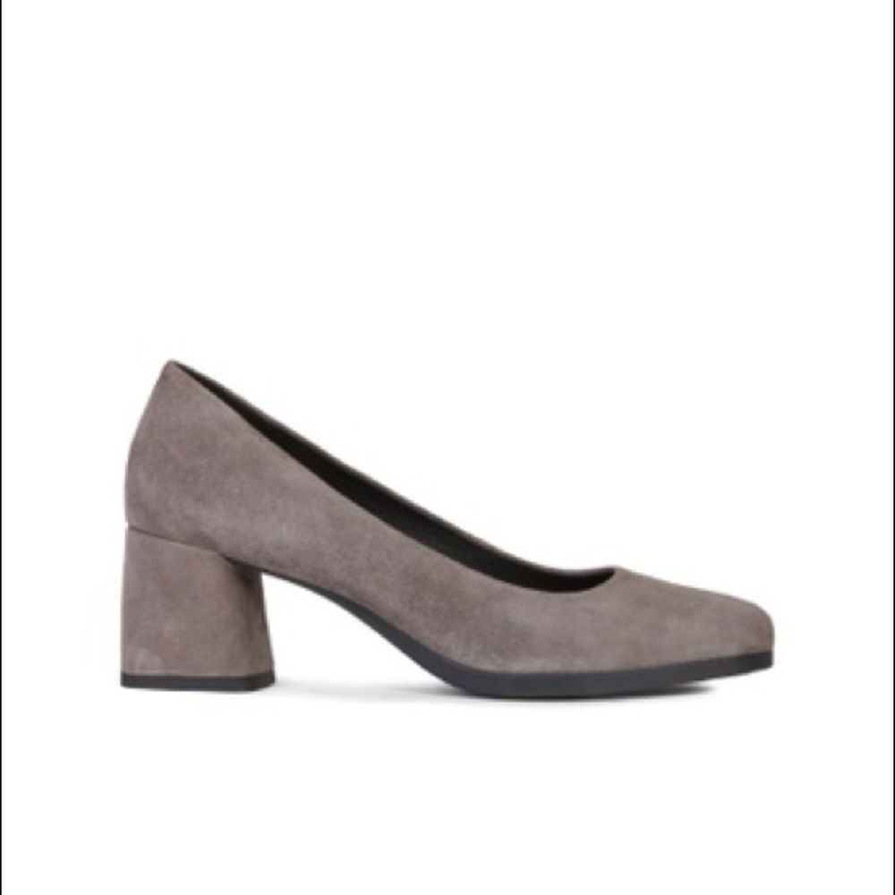 Brand new Geox D Calinda mid heel suede in grey